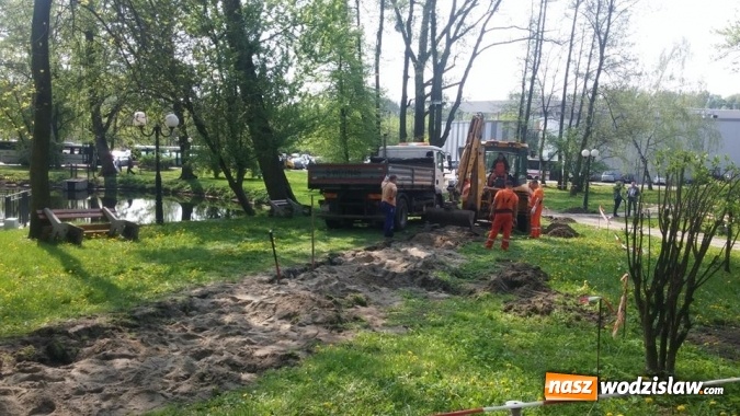 Zdjęcie w galerii na portalu naszwodzislaw.com: SKM rozpoczęły remont ścieżek w Parku Miejskim wiadomości z regionu