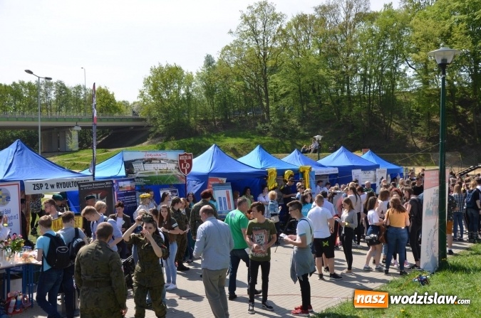 Zdjęcie w galerii na portalu naszwodzislaw.com: Powiat Wodzisławski: Szkoły prezentowały swoją ofertę. ZDJĘCIA wiadomości z regionu