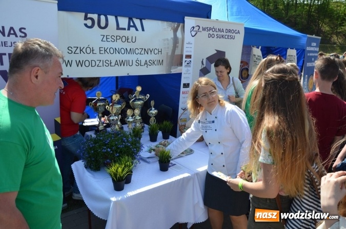 Zdjęcie w galerii na portalu naszwodzislaw.com: Powiat Wodzisławski: Szkoły prezentowały swoją ofertę. ZDJĘCIA wiadomości z regionu