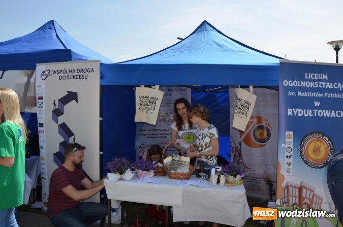 Zdjęcie w galerii na portalu naszwodzislaw.com: Powiat Wodzisławski: Szkoły prezentowały swoją ofertę. ZDJĘCIA wiadomości z regionu