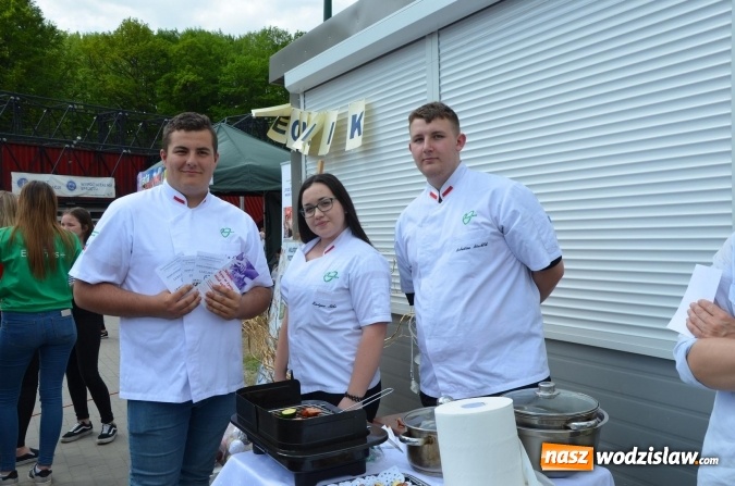 Zdjęcie w galerii na portalu naszwodzislaw.com: Powiat Wodzisławski: Szkoły prezentowały swoją ofertę. ZDJĘCIA wiadomości z regionu