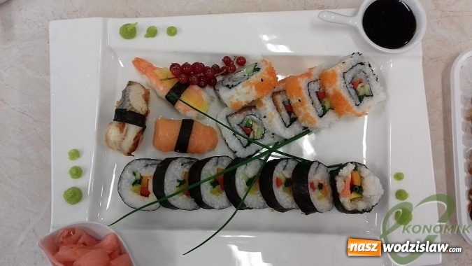 Zdjęcie w galerii na portalu naszwodzislaw.com: W wodzisławskim Ekonomiku uczyli robić się sushi  wiadomości z regionu
