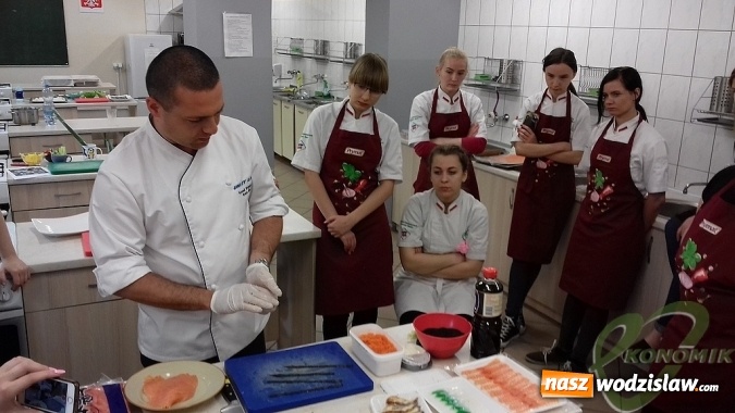 Zdjęcie w galerii na portalu naszwodzislaw.com: W wodzisławskim Ekonomiku uczyli robić się sushi  wiadomości z regionu