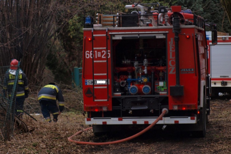 Zdjęcie w galerii na portalu naszwodzislaw.com: Pożar pustostanu w Kokoszycach wiadomości z regionu