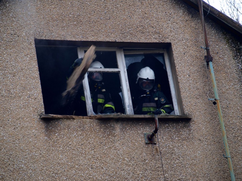 Zdjęcie w galerii na portalu naszwodzislaw.com: Pożar pustostanu w Kokoszycach wiadomości z regionu