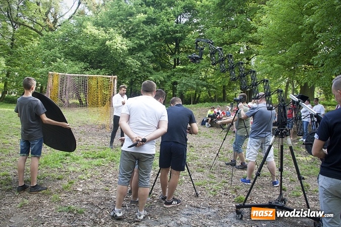 Zdjęcie w galerii na portalu naszwodzislaw.com: Mieszkańcy wystąpili w mundialowym teledysku. ZDJĘCIA  wiadomości z regionu