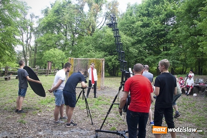 Zdjęcie w galerii na portalu naszwodzislaw.com: Mieszkańcy wystąpili w mundialowym teledysku. ZDJĘCIA  wiadomości z regionu