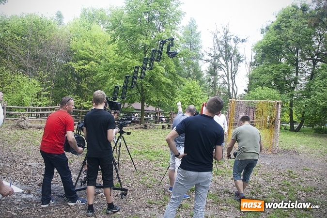 Zdjęcie w galerii na portalu naszwodzislaw.com: Mieszkańcy wystąpili w mundialowym teledysku. ZDJĘCIA  wiadomości z regionu