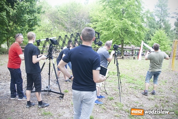Zdjęcie w galerii na portalu naszwodzislaw.com: Mieszkańcy wystąpili w mundialowym teledysku. ZDJĘCIA  wiadomości z regionu
