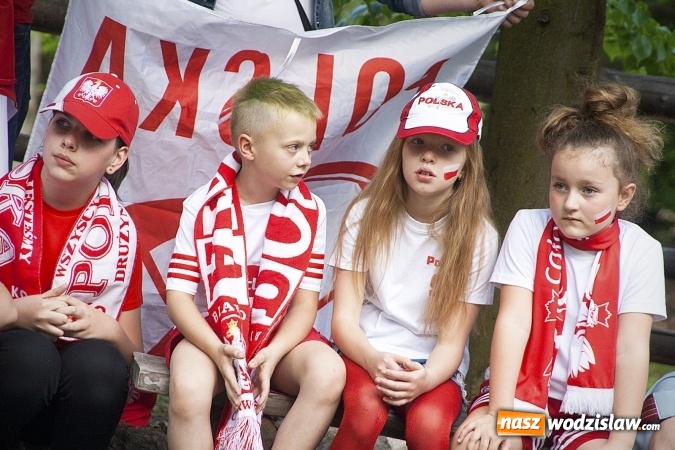 Zdjęcie w galerii na portalu naszwodzislaw.com: Mieszkańcy wystąpili w mundialowym teledysku. ZDJĘCIA  wiadomości z regionu