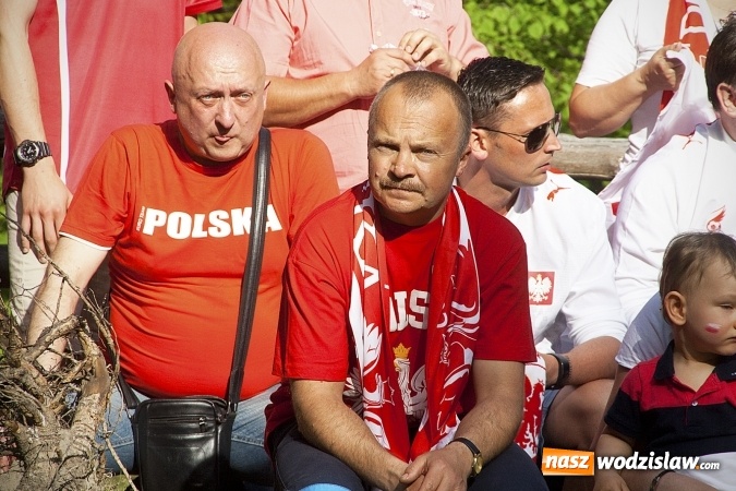 Zdjęcie w galerii na portalu naszwodzislaw.com: Mieszkańcy wystąpili w mundialowym teledysku. ZDJĘCIA  wiadomości z regionu