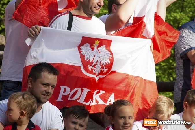 Zdjęcie w galerii na portalu naszwodzislaw.com: Mieszkańcy wystąpili w mundialowym teledysku. ZDJĘCIA  wiadomości z regionu