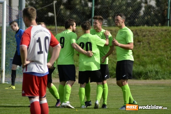 Zdjęcie w galerii na portalu naszwodzislaw.com: Pierwsza połowa rozstrzygnęła cały mecz  wiadomości z regionu