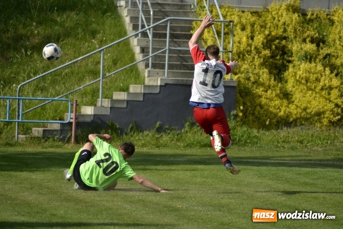 Zdjęcie w galerii na portalu naszwodzislaw.com: Pierwsza połowa rozstrzygnęła cały mecz  wiadomości z regionu