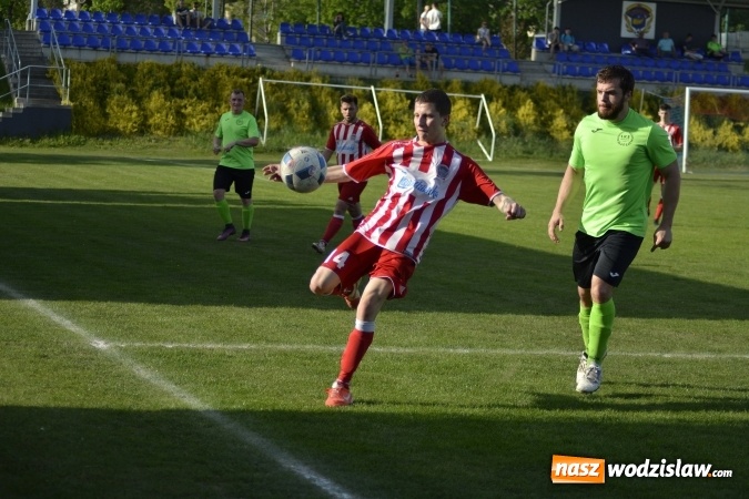 Zdjęcie w galerii na portalu naszwodzislaw.com: Pierwsza połowa rozstrzygnęła cały mecz  wiadomości z regionu