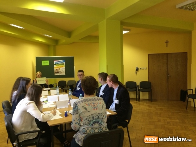Zdjęcie w galerii na portalu naszwodzislaw.com: Uczniowie ZST w finale Ogólnopolskiego Konkursu Przedsiębiorczy na Rynku Finansowym  wiadomości z regionu