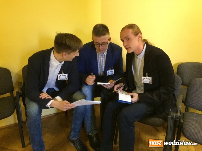 Zdjęcie w galerii na portalu naszwodzislaw.com: Uczniowie ZST w finale Ogólnopolskiego Konkursu Przedsiębiorczy na Rynku Finansowym  wiadomości z regionu