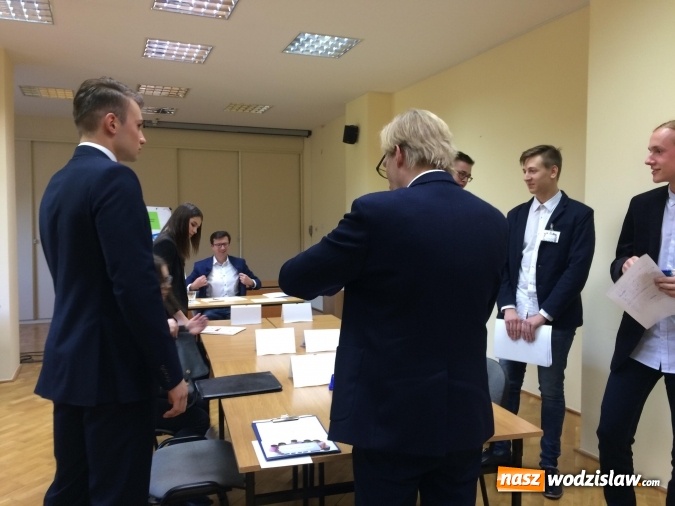 Zdjęcie w galerii na portalu naszwodzislaw.com: Uczniowie ZST w finale Ogólnopolskiego Konkursu Przedsiębiorczy na Rynku Finansowym  wiadomości z regionu