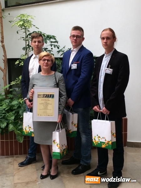 Zdjęcie w galerii na portalu naszwodzislaw.com: Uczniowie ZST w finale Ogólnopolskiego Konkursu Przedsiębiorczy na Rynku Finansowym  wiadomości z regionu