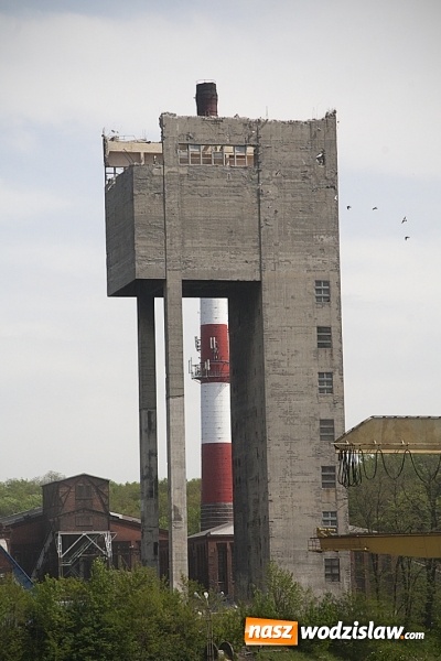 Zdjęcie w galerii na portalu naszwodzislaw.com: Pszów: Trwa wyburzanie szybu. ZDJĘCIA  wiadomości z regionu