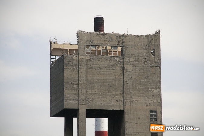 Zdjęcie w galerii na portalu naszwodzislaw.com: Pszów: Trwa wyburzanie szybu. ZDJĘCIA  wiadomości z regionu