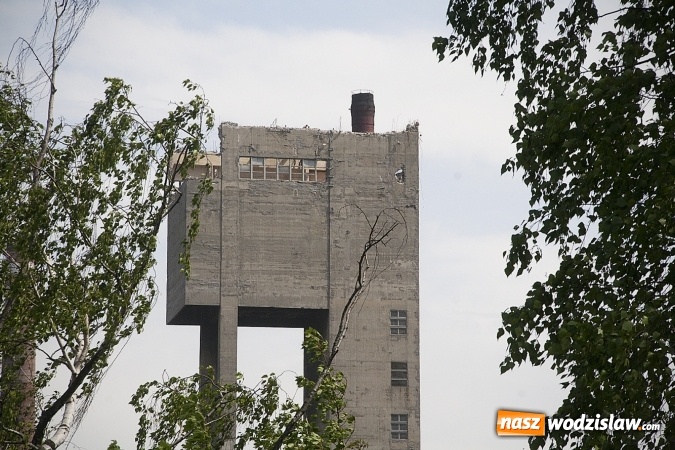 Zdjęcie w galerii na portalu naszwodzislaw.com: Pszów: Trwa wyburzanie szybu. ZDJĘCIA  wiadomości z regionu