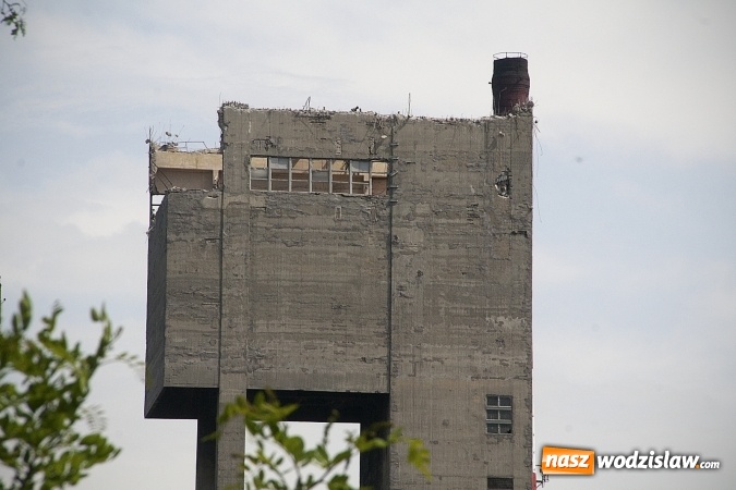 Zdjęcie w galerii na portalu naszwodzislaw.com: Pszów: Trwa wyburzanie szybu. ZDJĘCIA  wiadomości z regionu