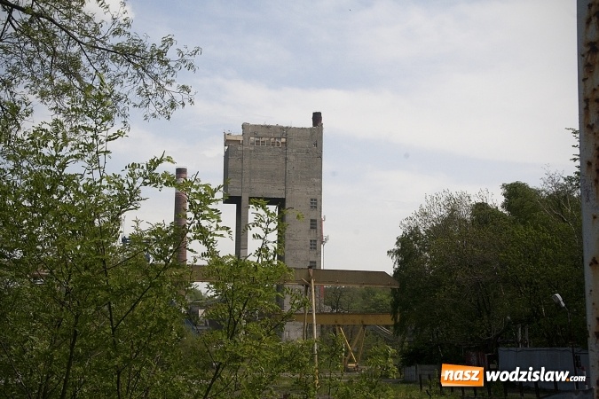 Zdjęcie w galerii na portalu naszwodzislaw.com: Pszów: Trwa wyburzanie szybu. ZDJĘCIA  wiadomości z regionu