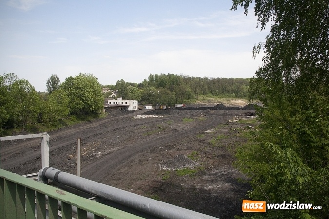 Zdjęcie w galerii na portalu naszwodzislaw.com: Pszów: Trwa wyburzanie szybu. ZDJĘCIA  wiadomości z regionu