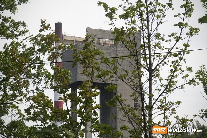 Zdjęcie w galerii na portalu naszwodzislaw.com: Pszów: Trwa wyburzanie szybu. ZDJĘCIA  wiadomości z regionu