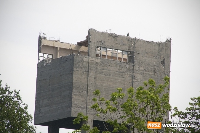 Zdjęcie w galerii na portalu naszwodzislaw.com: Pszów: Trwa wyburzanie szybu. ZDJĘCIA  wiadomości z regionu