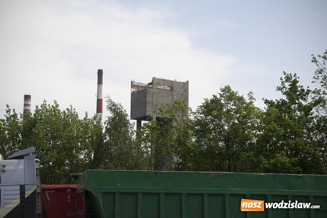 Zdjęcie w galerii na portalu naszwodzislaw.com: Pszów: Trwa wyburzanie szybu. ZDJĘCIA  wiadomości z regionu