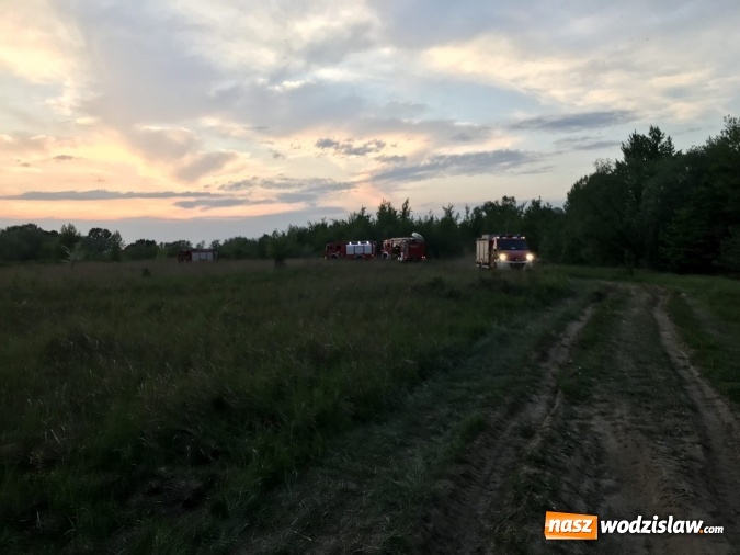 Zdjęcie w galerii na portalu naszwodzislaw.com: Samochód stoczył się do stawu. Trudna akcja w Ligocie Tworkowskiej. Nie żyje wędkarz wiadomości z regionu