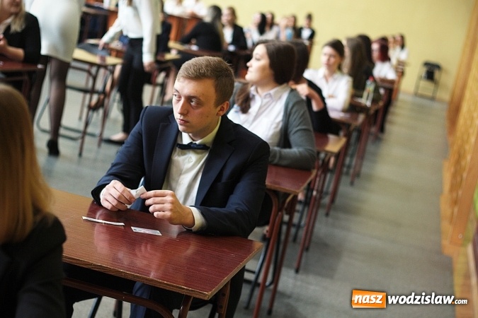 Zdjęcie w galerii na portalu naszwodzislaw.com: Z optymizmem przystąpili do egzaminu dojrzałości. Wystartował maturalny maraton  wiadomości z regionu