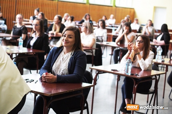Zdjęcie w galerii na portalu naszwodzislaw.com: Z optymizmem przystąpili do egzaminu dojrzałości. Wystartował maturalny maraton  wiadomości z regionu
