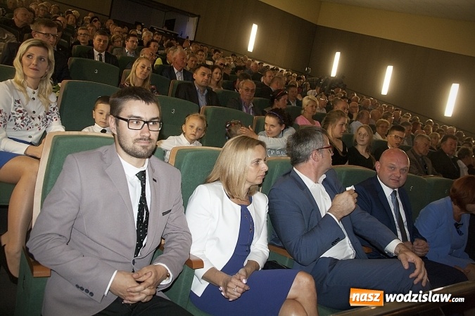 Zdjęcie w galerii na portalu naszwodzislaw.com: Przyjechałam tutaj, aby z państwem porozmawiać. Wicepremier Beata Szydło w Rydułtowskim Centrum Kultury wiadomości z regionu