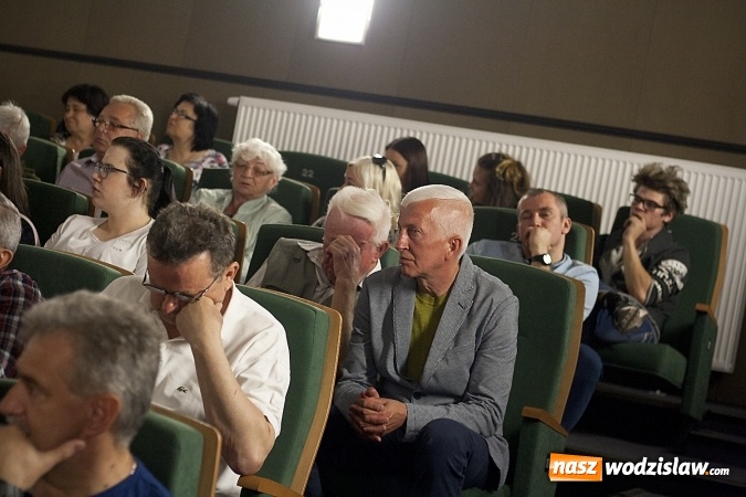 Zdjęcie w galerii na portalu naszwodzislaw.com: Przyjechałam tutaj, aby z państwem porozmawiać. Wicepremier Beata Szydło w Rydułtowskim Centrum Kultury wiadomości z regionu