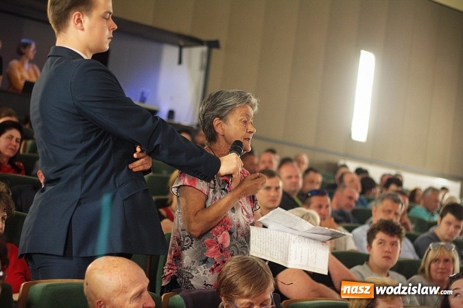 Zdjęcie w galerii na portalu naszwodzislaw.com: Przyjechałam tutaj, aby z państwem porozmawiać. Wicepremier Beata Szydło w Rydułtowskim Centrum Kultury wiadomości z regionu