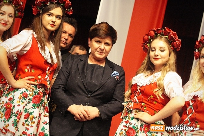 Zdjęcie w galerii na portalu naszwodzislaw.com: Przyjechałam tutaj, aby z państwem porozmawiać. Wicepremier Beata Szydło w Rydułtowskim Centrum Kultury wiadomości z regionu