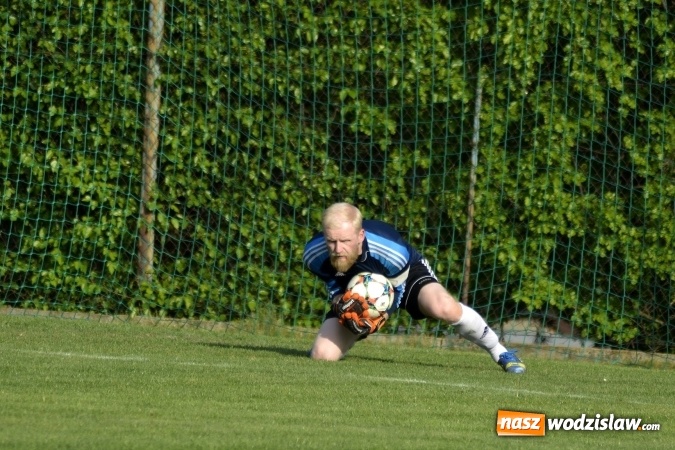 Zdjęcie w galerii na portalu naszwodzislaw.com: Naprzód 32 Syrynia wygrywa spotkanie. Przyszłość Rogów z porażką  wiadomości z regionu