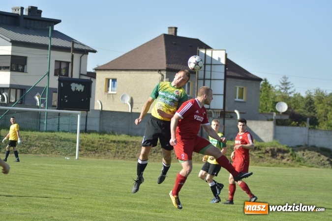 Zdjęcie w galerii na portalu naszwodzislaw.com: Naprzód 32 Syrynia wygrywa spotkanie. Przyszłość Rogów z porażką  wiadomości z regionu