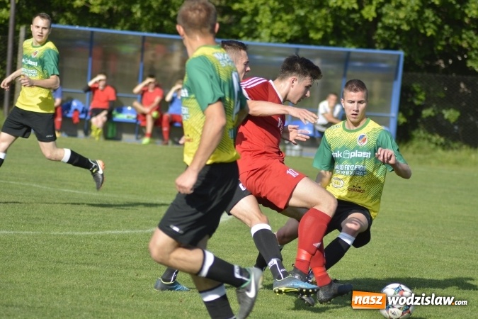 Zdjęcie w galerii na portalu naszwodzislaw.com: Naprzód 32 Syrynia wygrywa spotkanie. Przyszłość Rogów z porażką  wiadomości z regionu