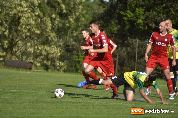 Zdjęcie w galerii na portalu naszwodzislaw.com: Naprzód 32 Syrynia wygrywa spotkanie. Przyszłość Rogów z porażką  wiadomości z regionu