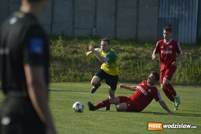 Zdjęcie w galerii na portalu naszwodzislaw.com: Naprzód 32 Syrynia wygrywa spotkanie. Przyszłość Rogów z porażką  wiadomości z regionu