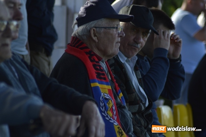 Zdjęcie w galerii na portalu naszwodzislaw.com: Naprzód 32 Syrynia wygrywa spotkanie. Przyszłość Rogów z porażką  wiadomości z regionu