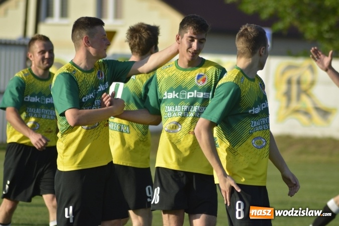 Zdjęcie w galerii na portalu naszwodzislaw.com: Naprzód 32 Syrynia wygrywa spotkanie. Przyszłość Rogów z porażką  wiadomości z regionu