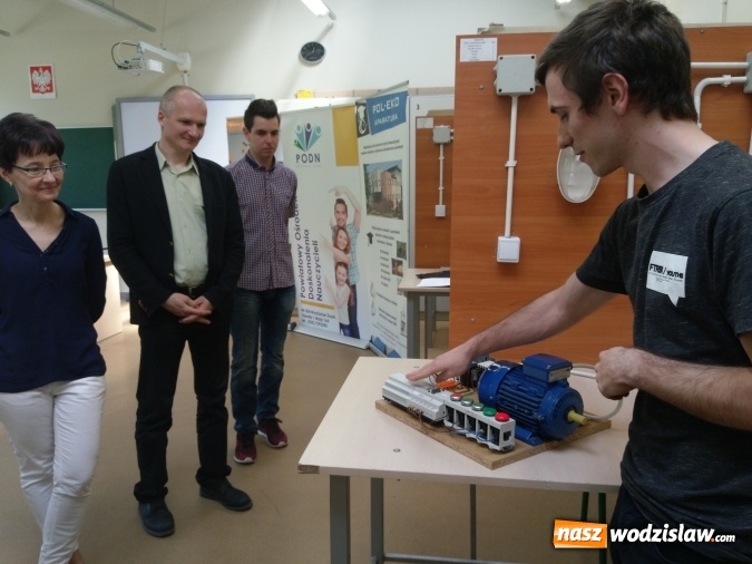 Zdjęcie w galerii na portalu naszwodzislaw.com: W nagrodę otrzymali płatne wakacyjne staże w wodzisławskiej firmie  wiadomości z regionu