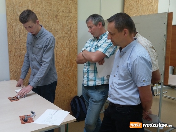 Zdjęcie w galerii na portalu naszwodzislaw.com: W nagrodę otrzymali płatne wakacyjne staże w wodzisławskiej firmie  wiadomości z regionu