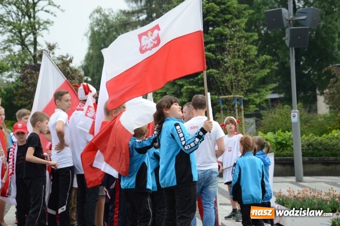 Zdjęcie w galerii na portalu naszwodzislaw.com: Nagrano kolejne zdjęcia do mundialowego teledysku  wiadomości z regionu