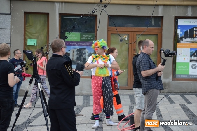 Zdjęcie w galerii na portalu naszwodzislaw.com: Nagrano kolejne zdjęcia do mundialowego teledysku  wiadomości z regionu